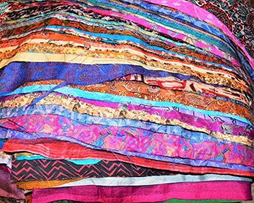 Индия е Огромна страна Остатъци Винтажной тъкан Сари с принтом от чиста Коприна, Пакетче Лоскутков, Проект на Регистър за Капитониране, с тегло 100 грама (8 x 8 инча), Многоцветен